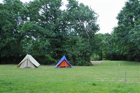 Emplacements camping pour tente et caravane à la ferme de la Maison Neuve à La Ferrière en Vendée